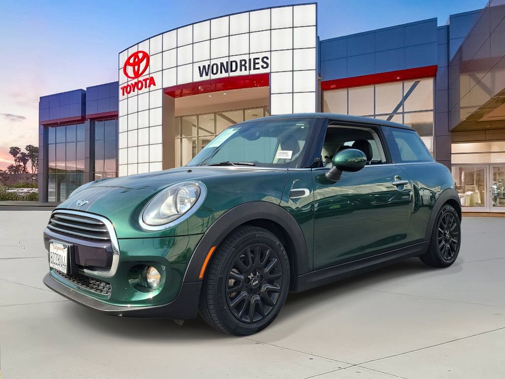 Used 2018 MINI Cooper 2-Door Hardtop image 2