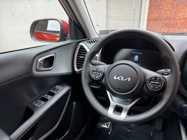 Used 2023 Kia Soul LX w/ LX Technology Package image 13