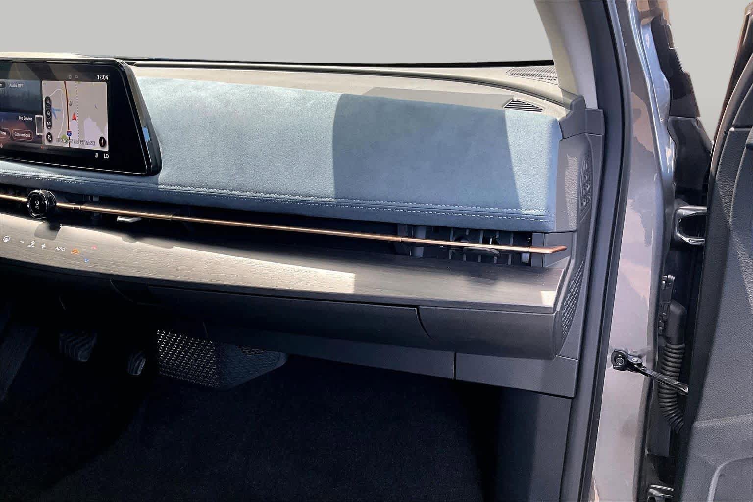 Used 2024 Nissan Ariya AWD image 18