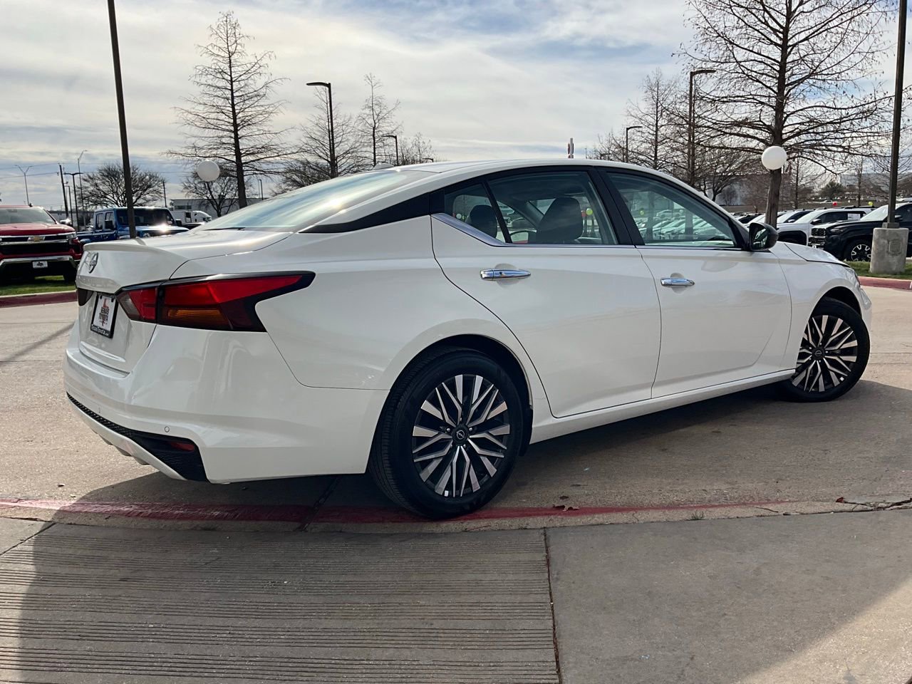 Used 2025 Nissan Altima 2.5 SV image 6