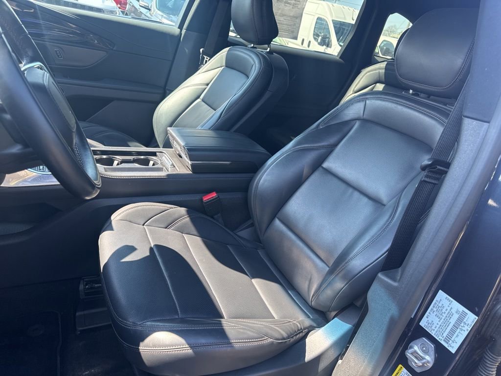 Used 2024 Lincoln Nautilus Premier w/ Jet Appearance Package image 16