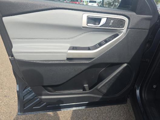 Used 2022 Ford Explorer XLT w/ Equipment Group 202A AWD/4WD image 9
