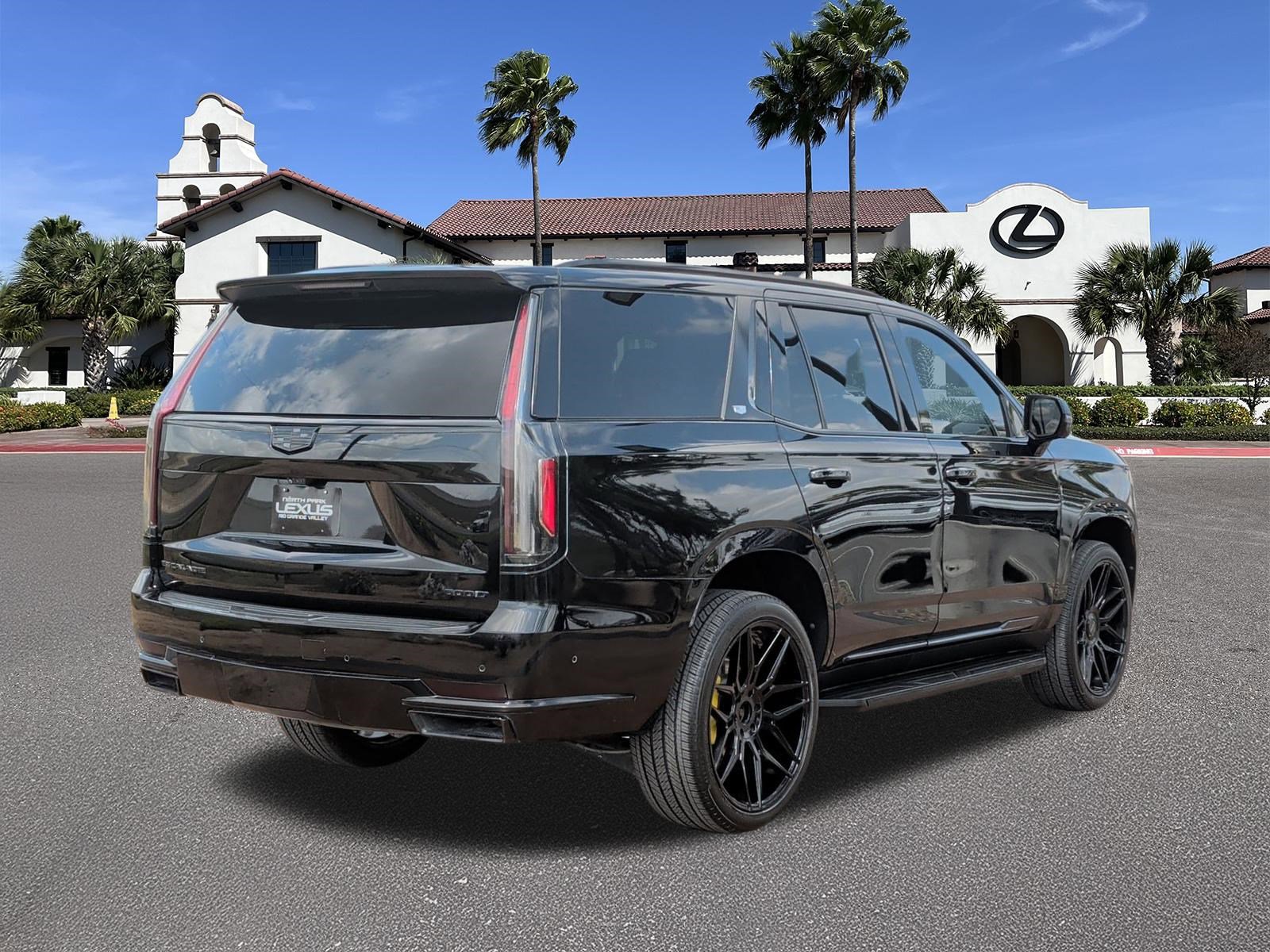 Used 2021 Cadillac Escalade Premium Luxury image 2