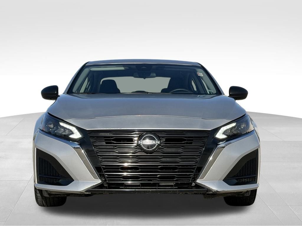 Used 2024 Nissan Altima 2.5 SV image 8