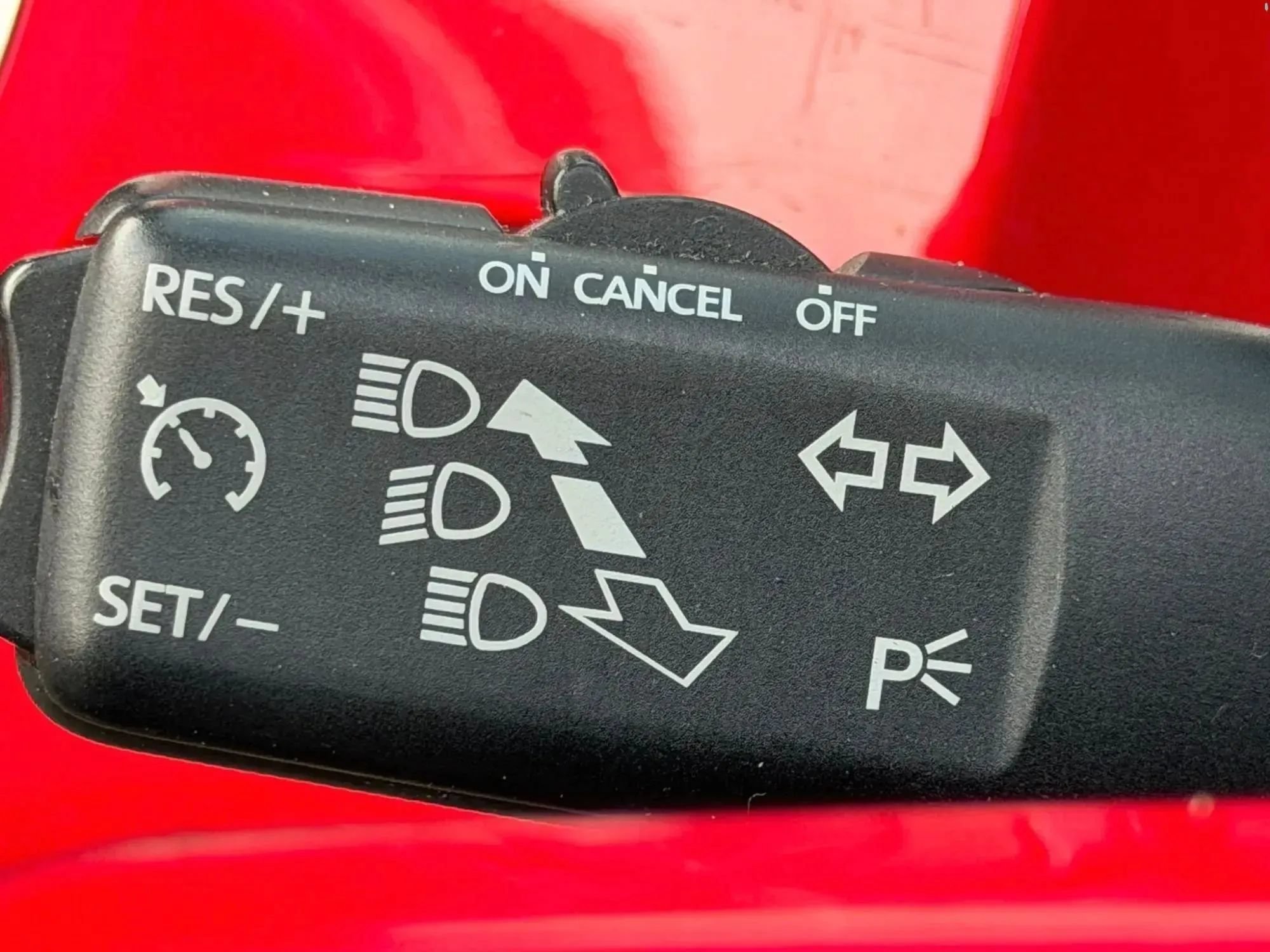 Used 2013 Volkswagen Beetle TDI FWD image 42