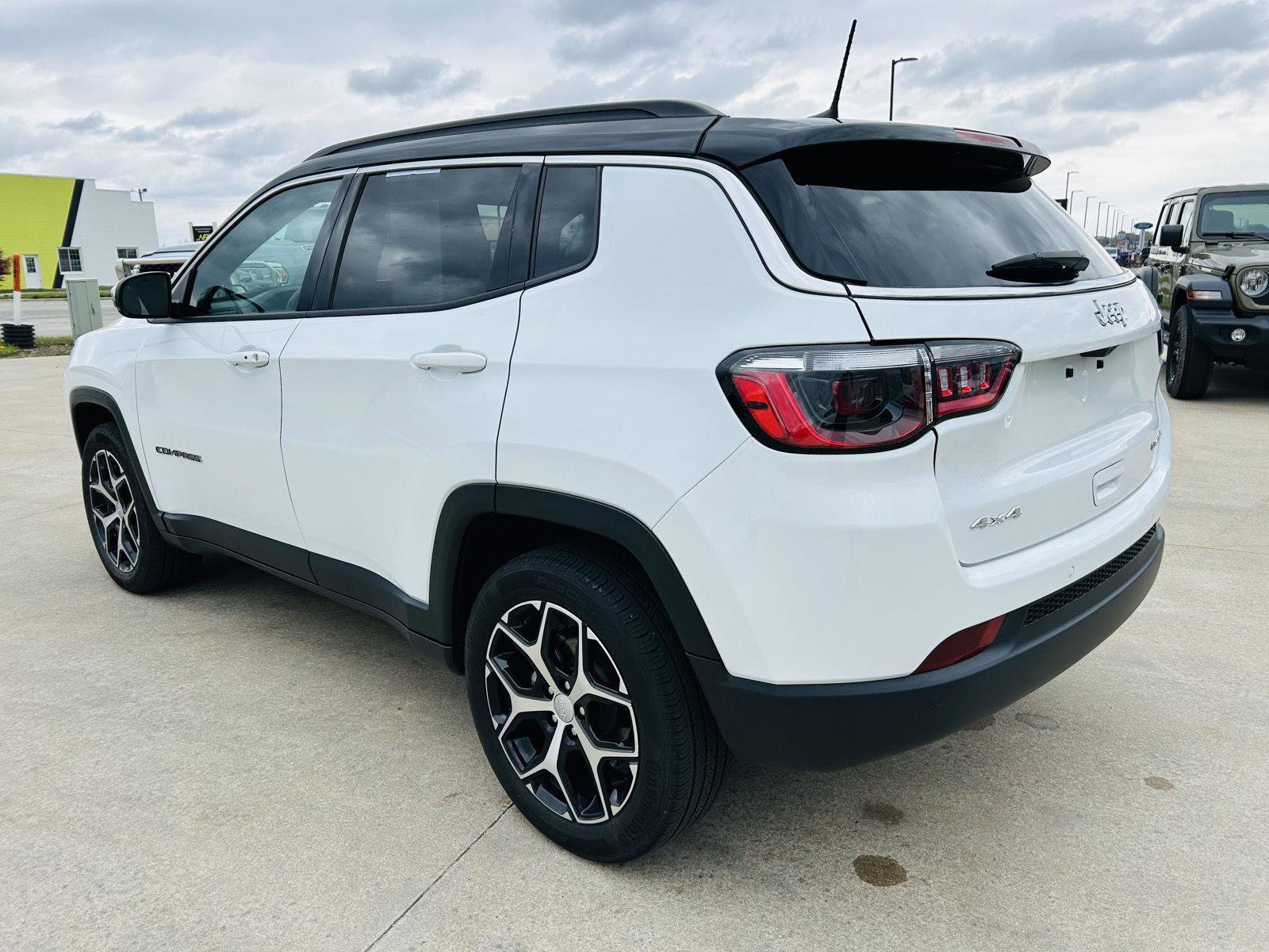 Used 2024 Jeep Compass Limited AWD/4WD image 34