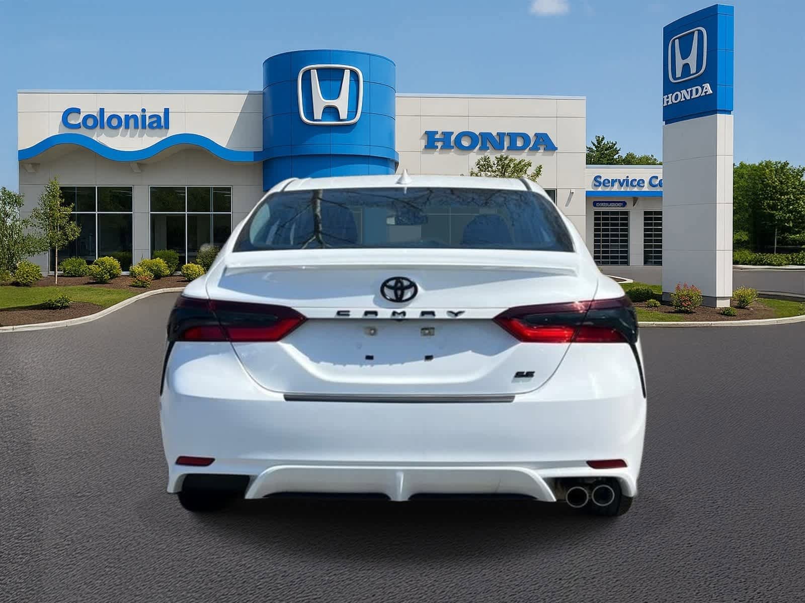 Used 2023 Toyota Camry SE w/ Cold Weather Package FWD image 5