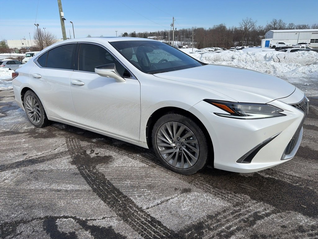 Used 2025 Lexus ES 300h Ultra Luxury image 2
