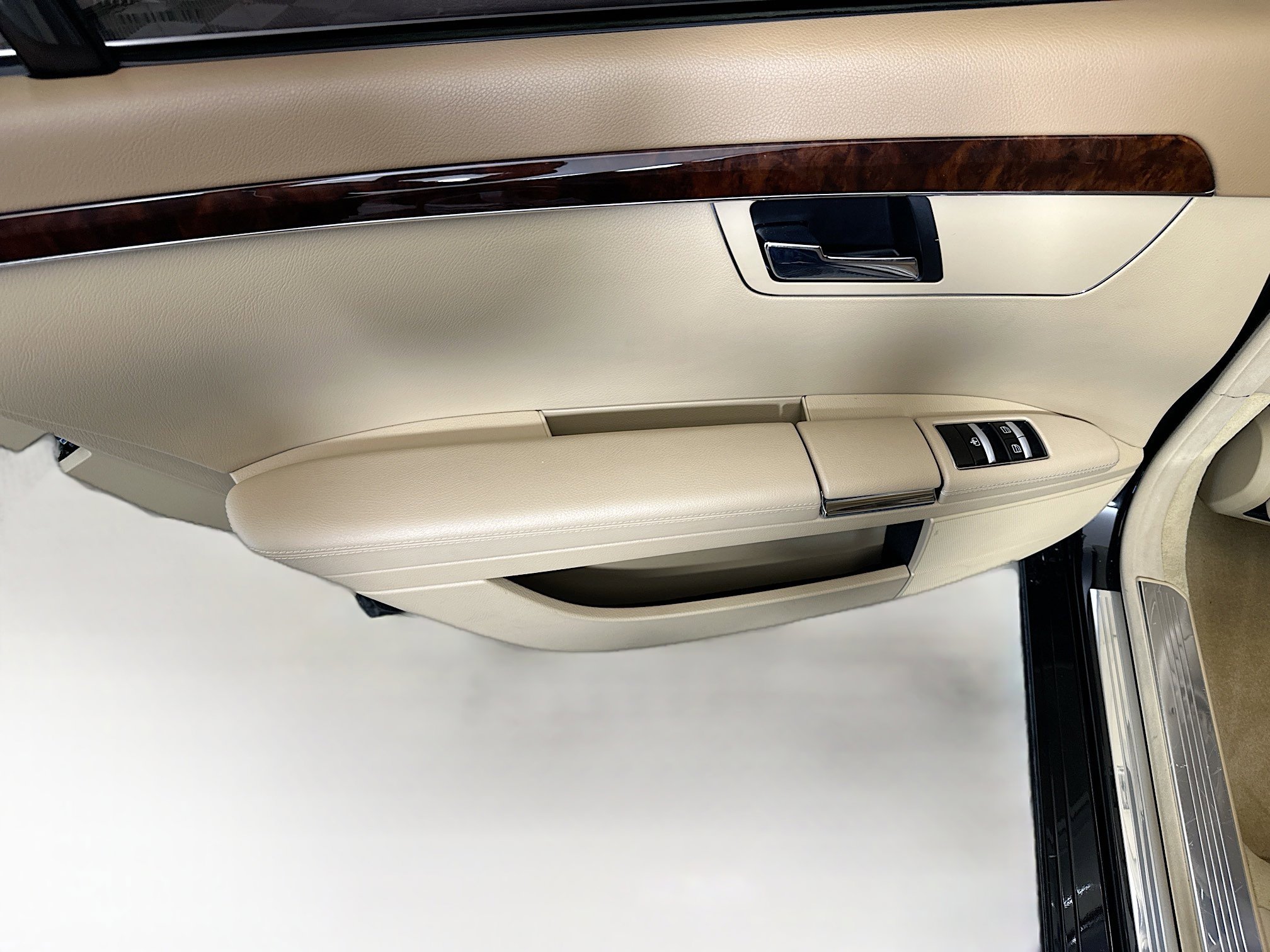 Used 2011 Mercedes-Benz S 550 4MATIC image 25