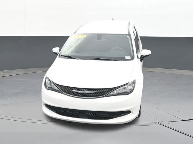 Used 2022 Chrysler Voyager LX image 65