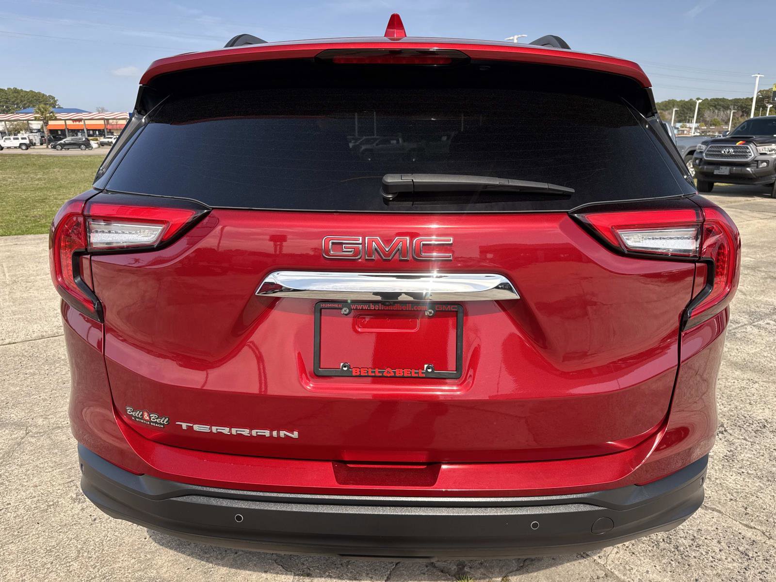 Used 2022 GMC Terrain SLE w/ Driver Convenience Package image 5