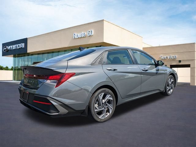 Used 2025 Hyundai Elantra Sport FWD image 4