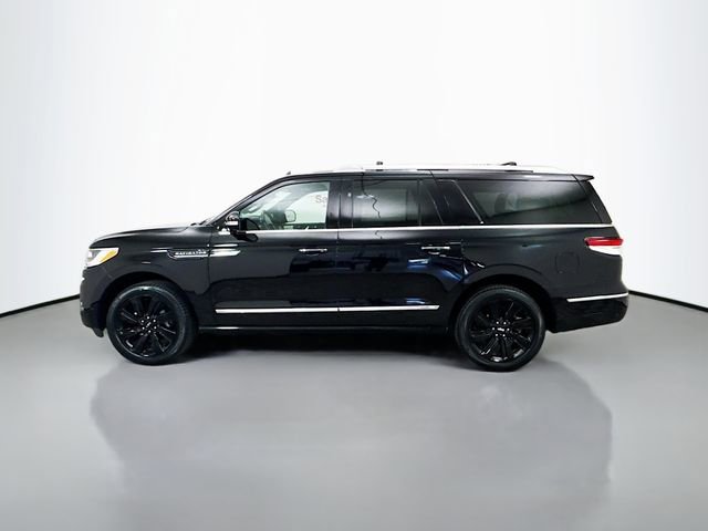 Used 2023 Lincoln Navigator L Reserve image 4