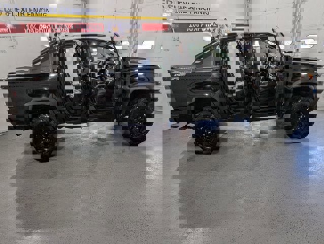 Used 2018 Chevrolet Colorado ZR2 w/ ZR2 Midnight Special Edition image 16