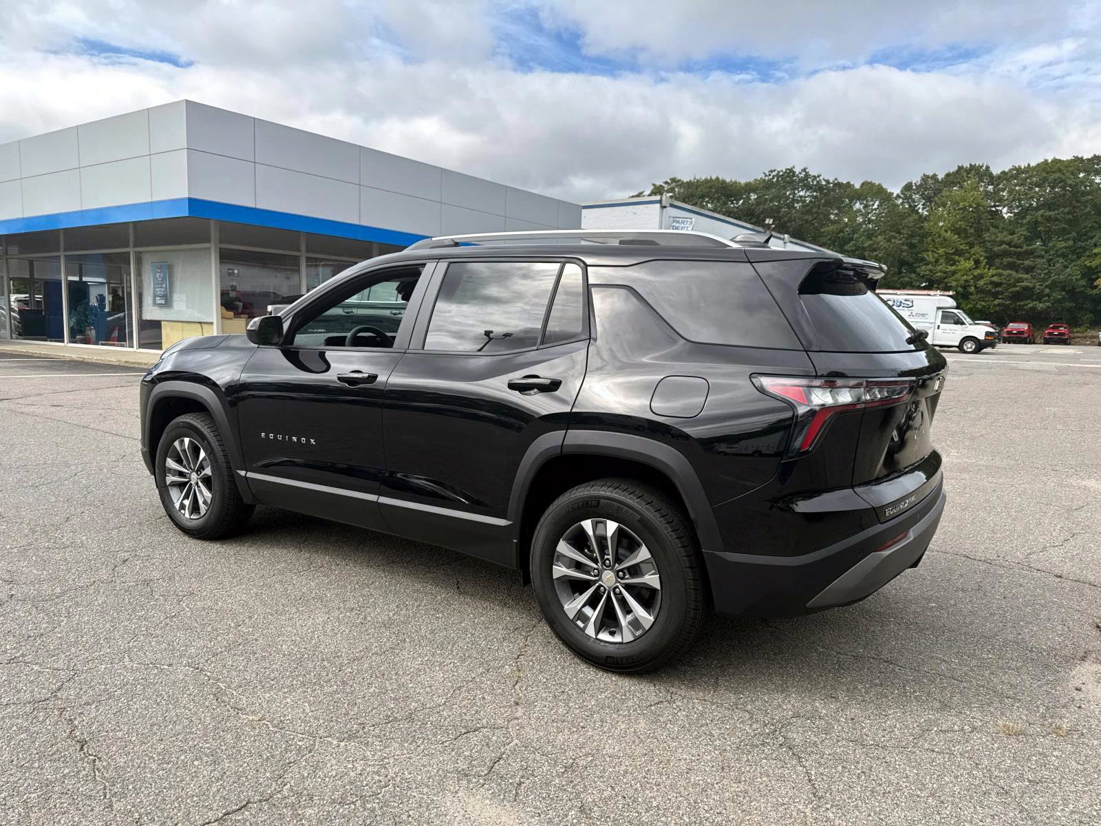 New 2026 Chevrolet Equinox LT w/ Convenience Package II image 2