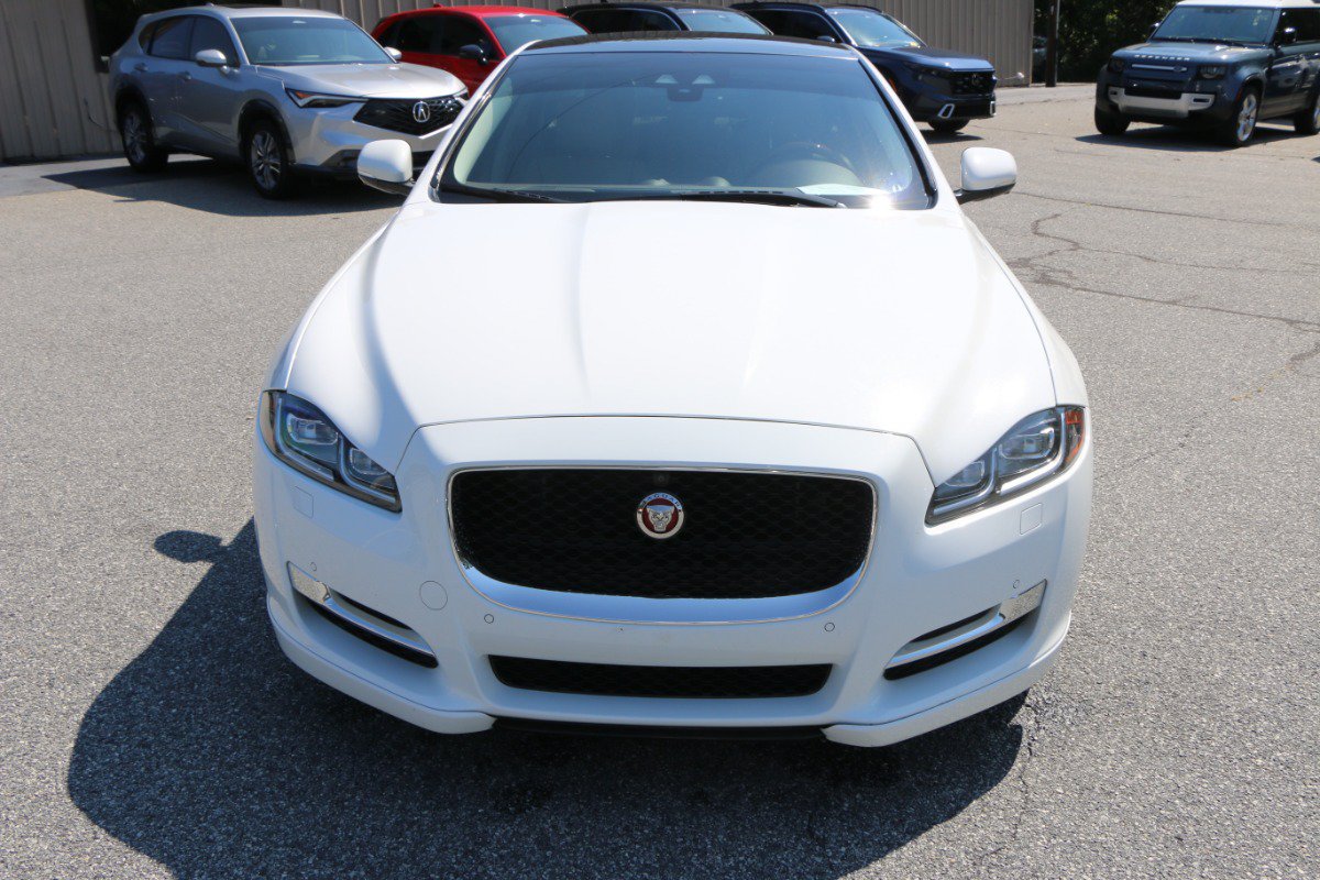 Used 2018 Jaguar XJ Supercharged RWD image 11