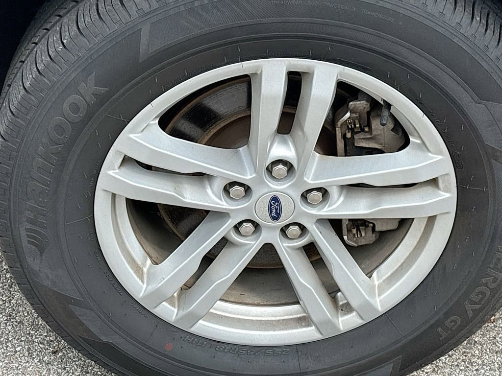 Used 2023 Ford Explorer XLT image 32