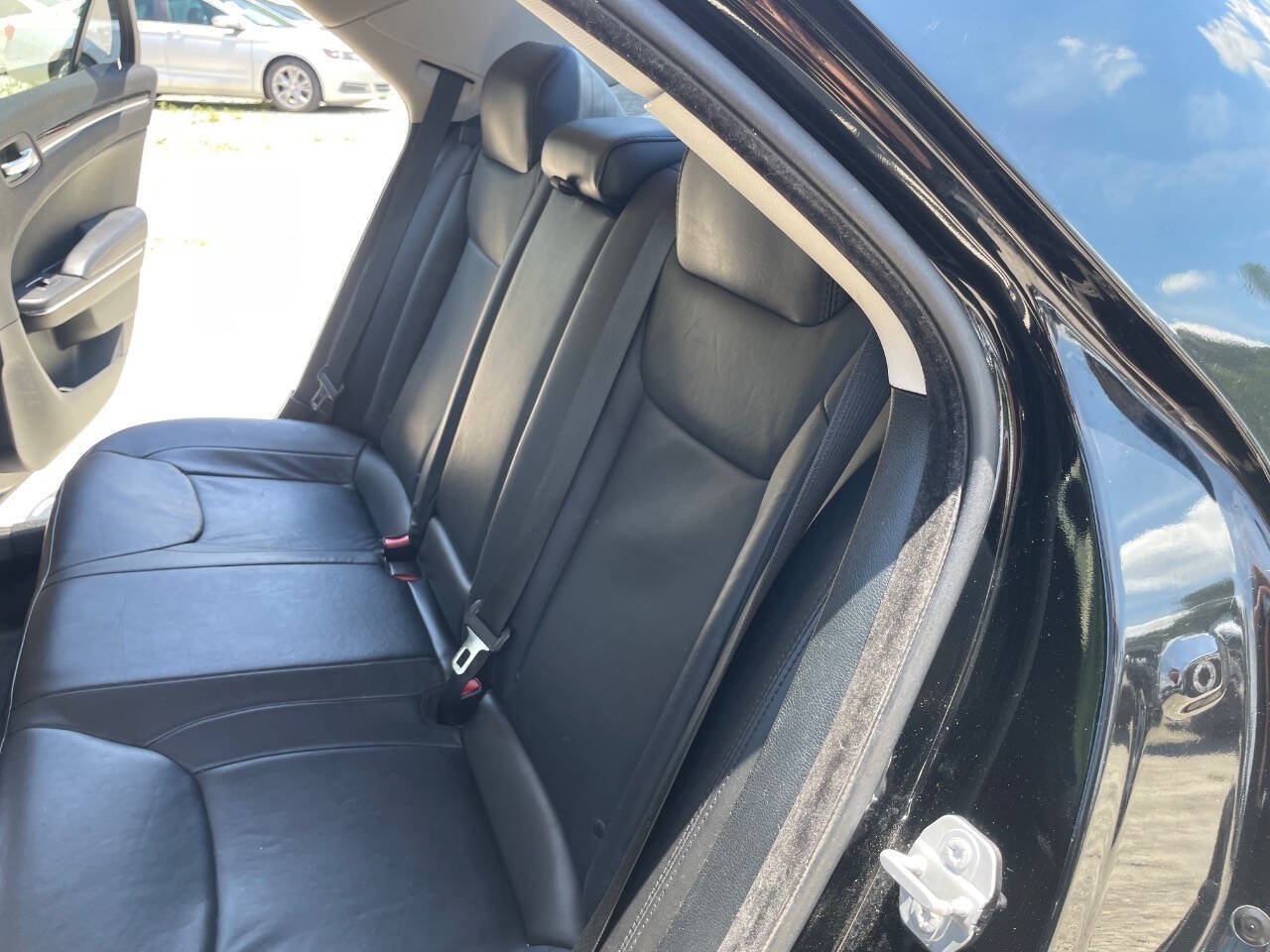 Used 2017 Chrysler 300 Limited RWD image 24