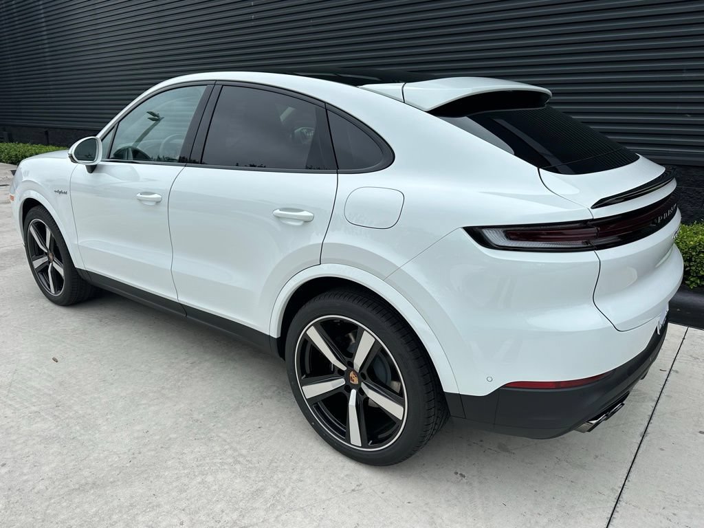 Used 2026 Porsche Cayenne E-Hybrid Coupe AWD/4WD image 3