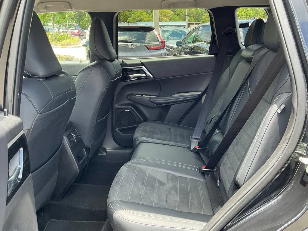 Used 2025 Mitsubishi Outlander AWD image 24