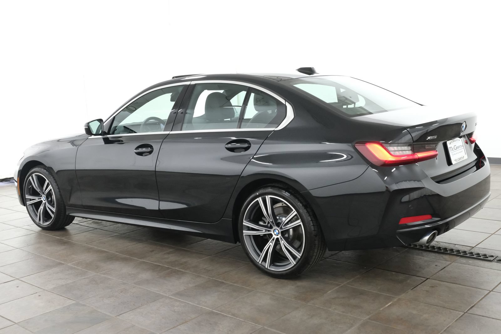 Used 2024 BMW 330i xDrive Sedan w/ Convenience Package AWD/4WD image 3