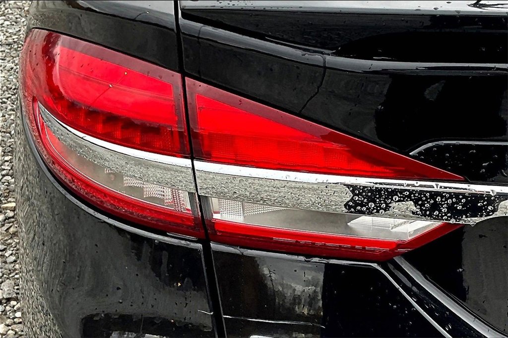 Used 2018 Ford Fusion SE w/ Equipment Group 201A image 25