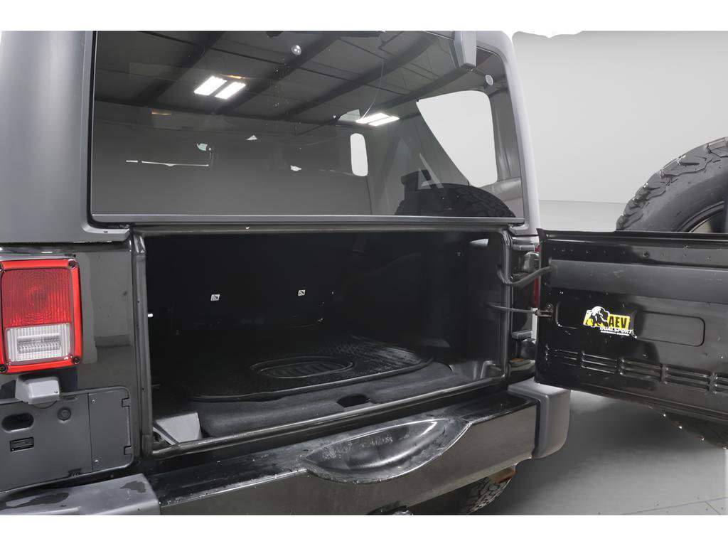 Used 2018 Jeep Wrangler Unlimited Sahara w/ Connectivity Group image 24