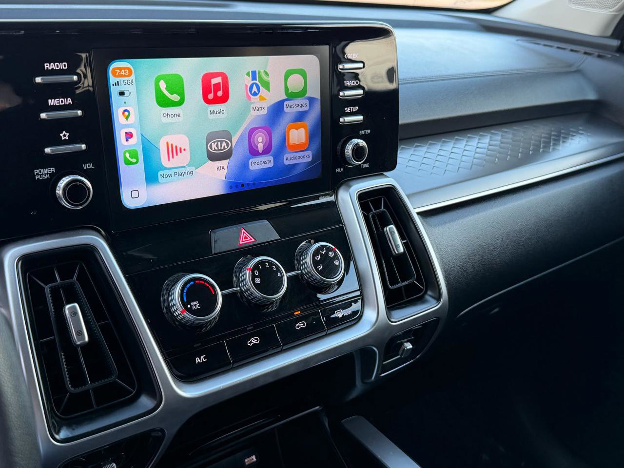 Used 2021 Kia Sorento LX FWD image 19