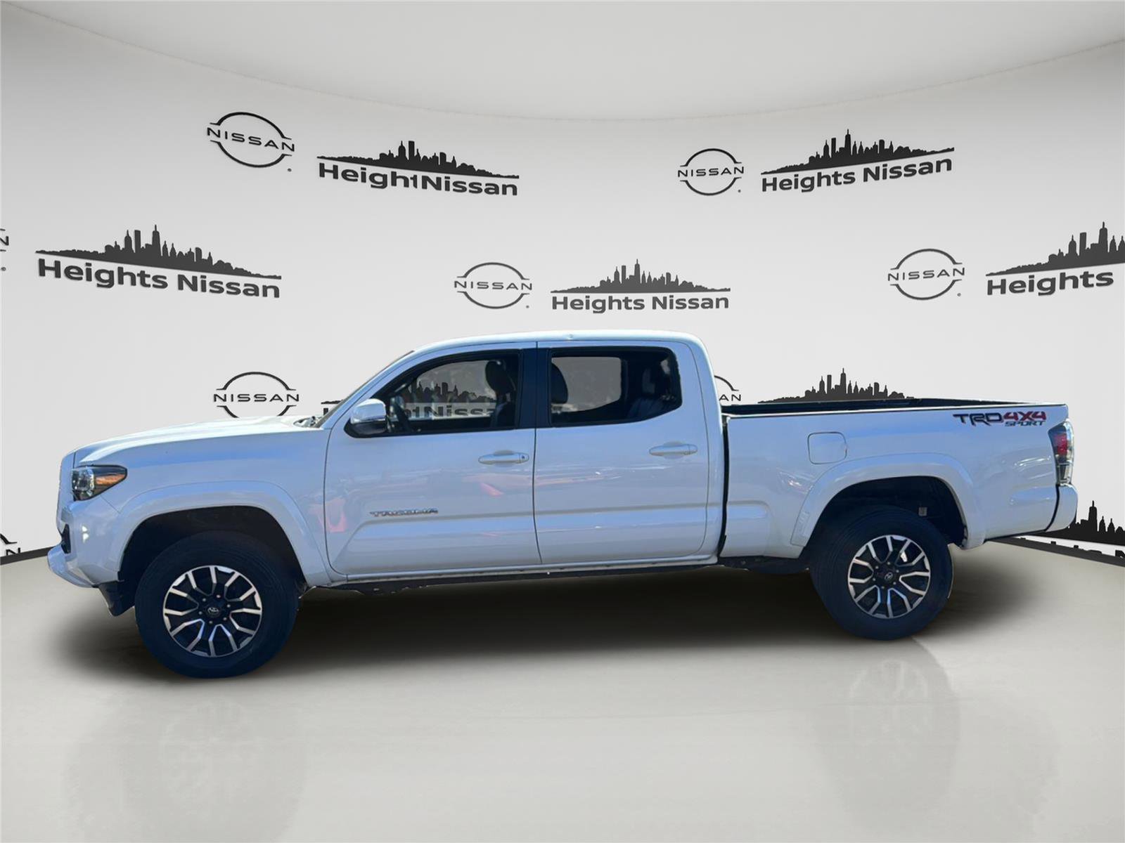 Used 2020 Toyota Tacoma TRD Sport w/ TRD Premium Sport Package image 5