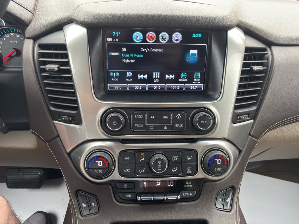 Used 2017 Chevrolet Suburban LT image 38