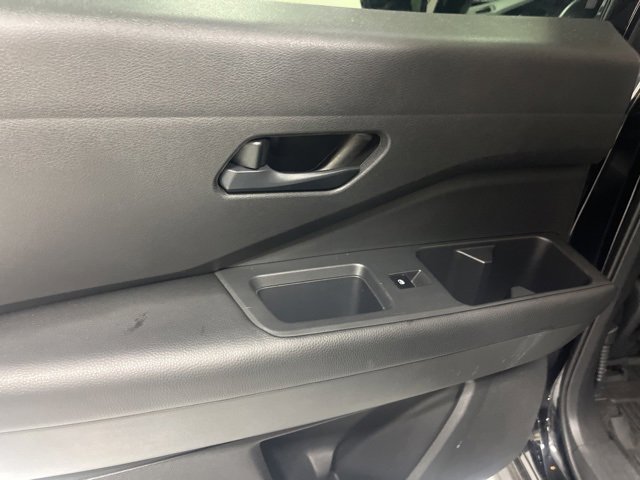 Used 2023 Nissan Pathfinder S image 29