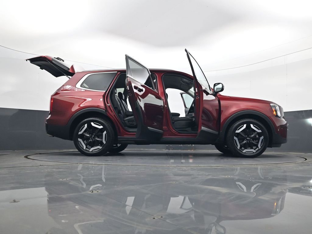 Used 2023 Kia Telluride S image 34