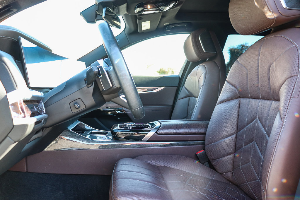 Certified 2024 BMW i7 xDrive60 AWD/4WD image 17