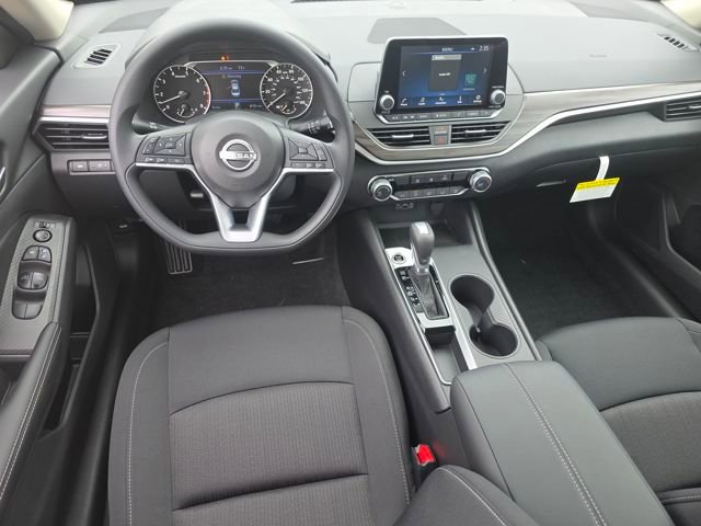 New 2025 Nissan Altima 2.5 SV image 3