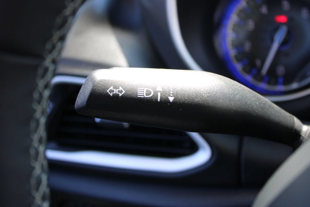 Used 2025 Chrysler Pacifica Select FWD image 38