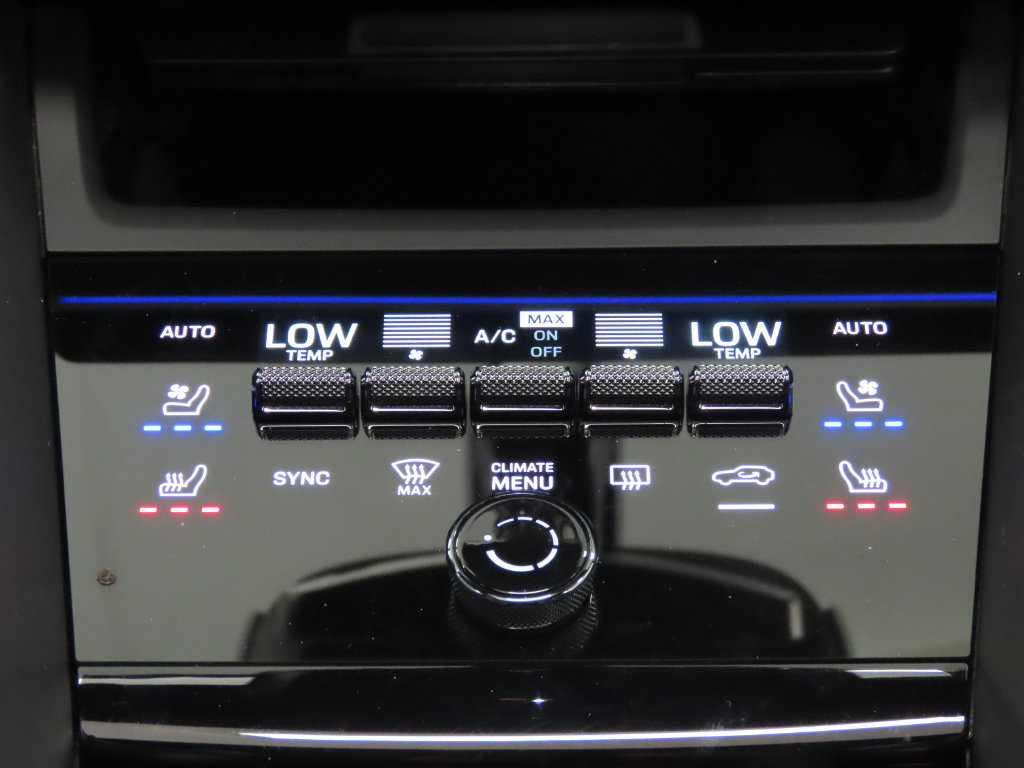 Certified 2024 Porsche Macan 4 Electric AWD/4WD image 32