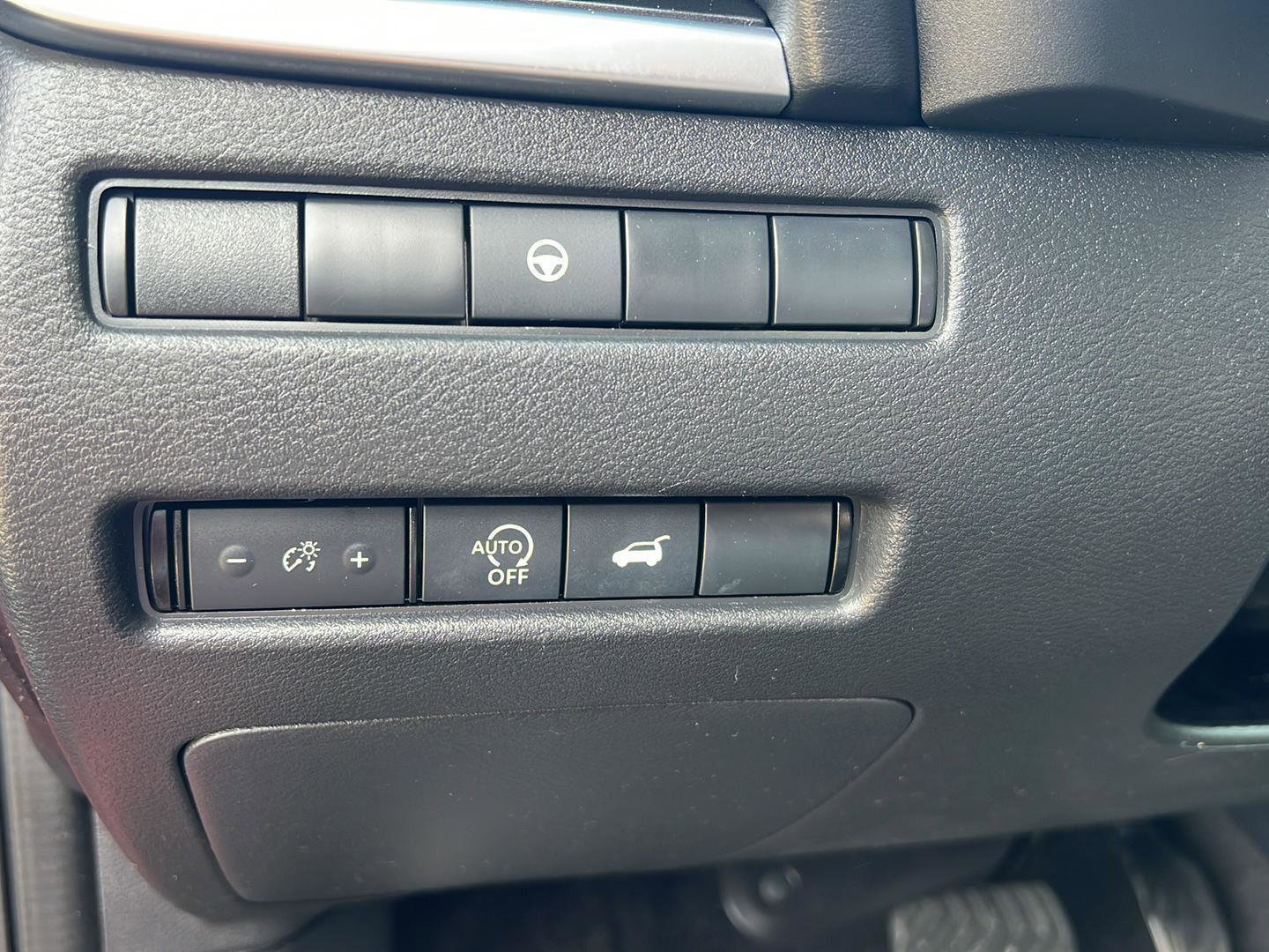 Used 2024 Nissan Rogue SV w/ SV Premium Package image 19