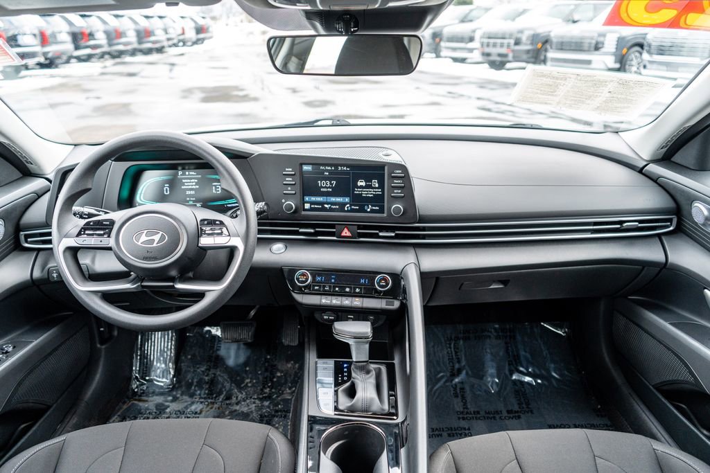 Certified 2025 Hyundai Elantra Blue image 16