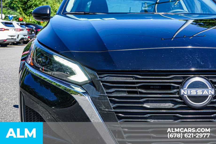 Used 2025 Nissan Altima 2.5 SV FWD image 11