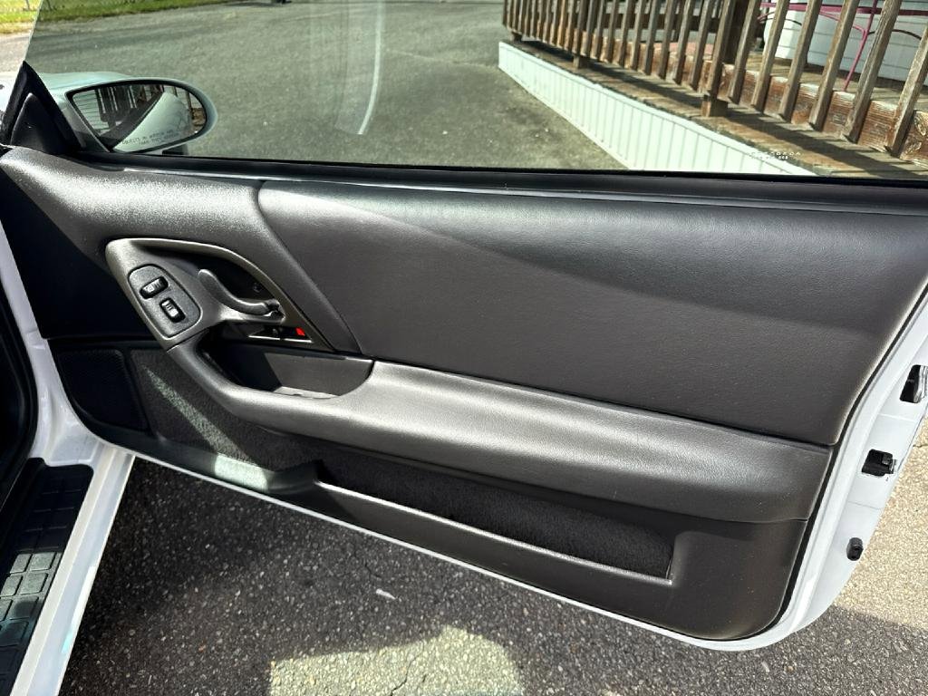 Used 2000 Chevrolet Camaro Z28 w/ SS Performance/Appearance Pkg image 18