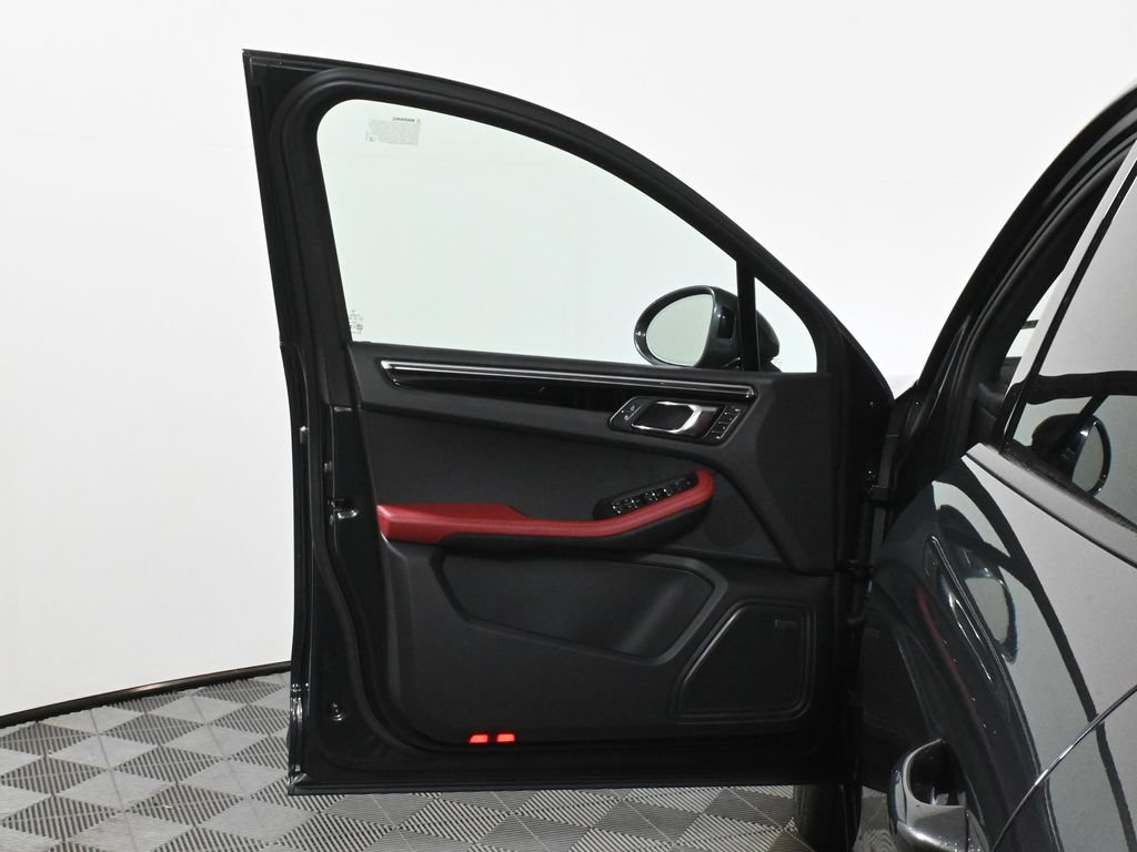 Used 2026 Porsche Macan AWD/4WD image 29