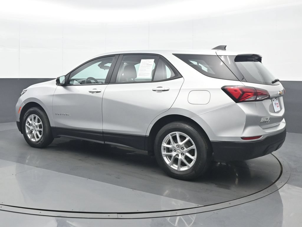 Used 2022 Chevrolet Equinox LS AWD/4WD image 4