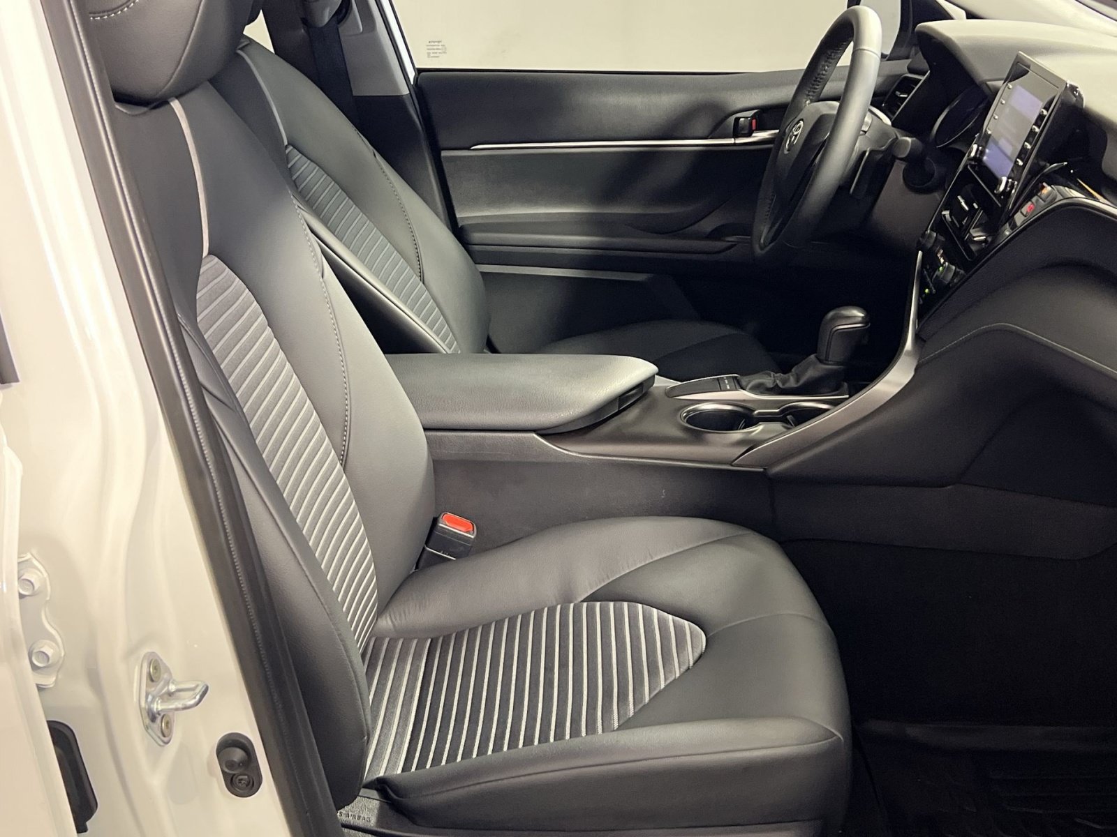 Used 2024 Toyota Camry SE w/ Convenience Package FWD image 29