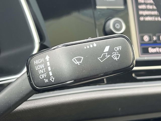 Certified 2023 Volkswagen Jetta SE w/ Panoramic Sunroof Package image 25