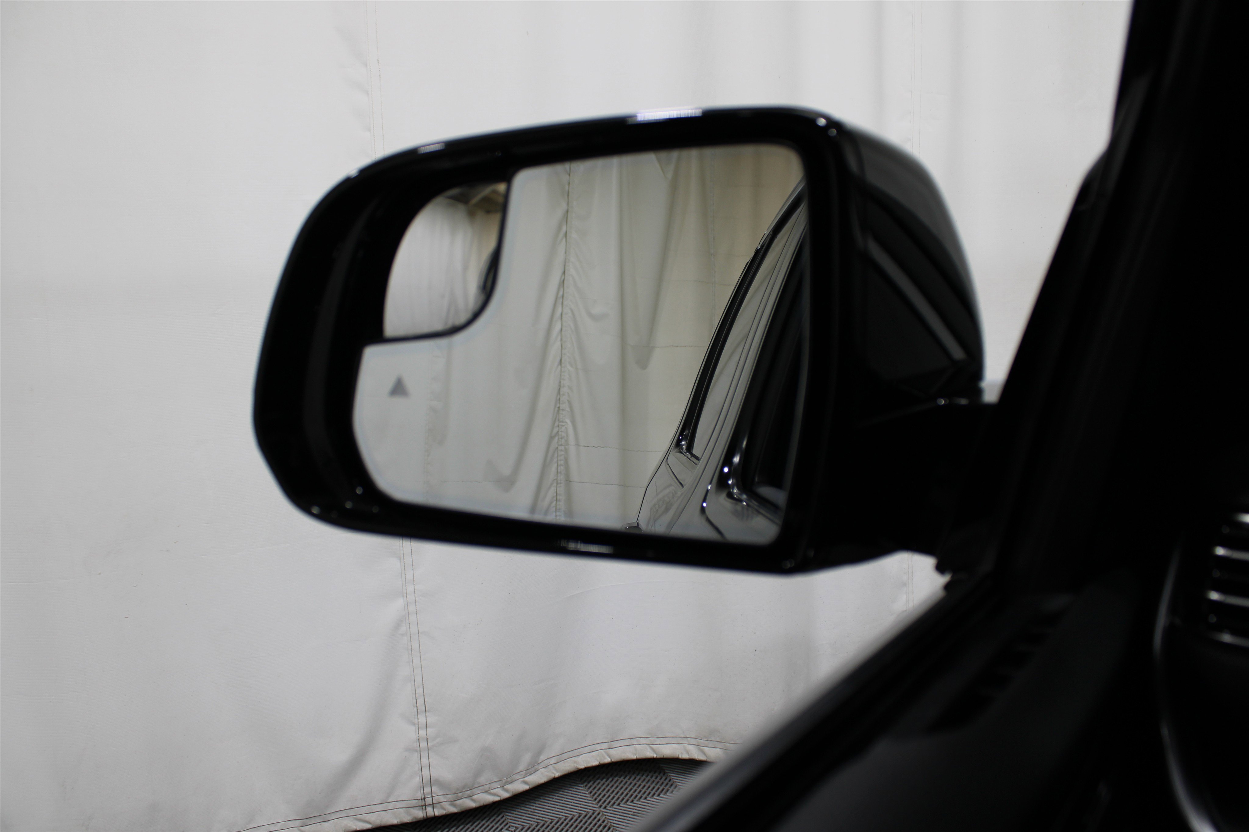 Used 2023 Jeep Wagoneer 4WD w/ Premium Group I image 14