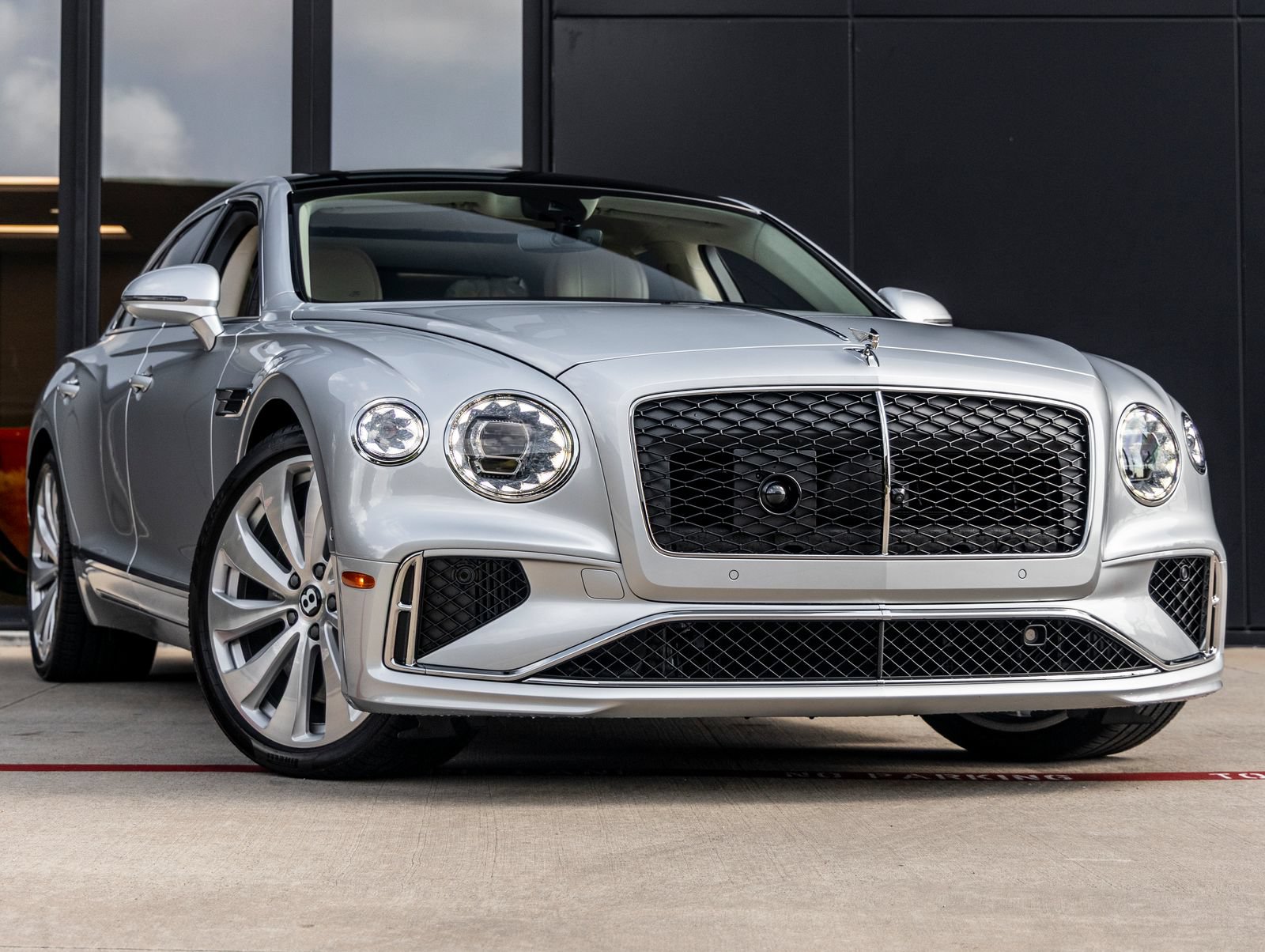 Used 2026 Bentley Flying Spur V8 AWD/4WD image 2