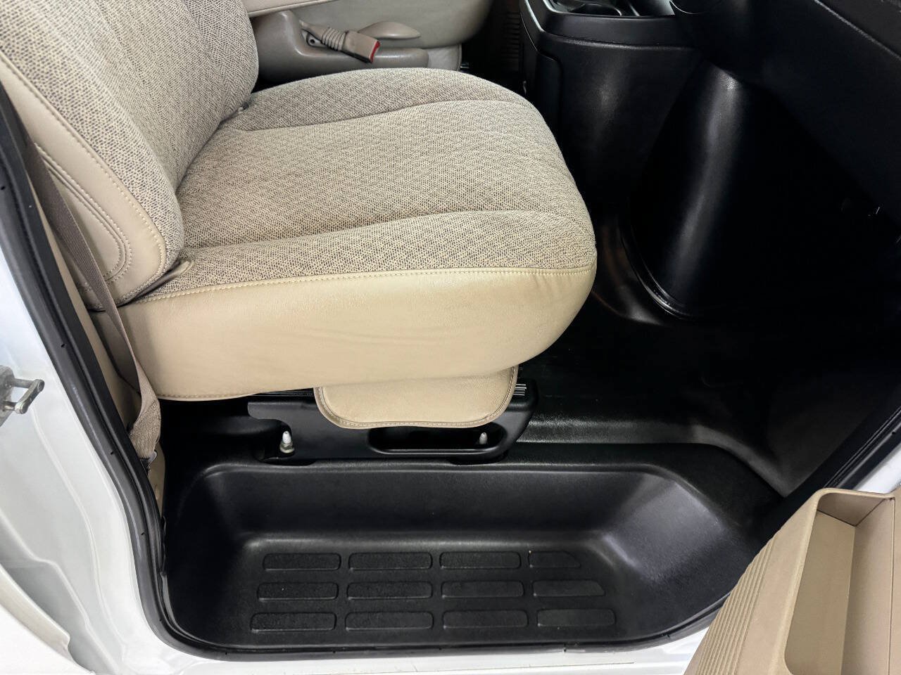 Used 2021 Chevrolet Express 2500 w/ Driver Convenience Package RWD image 37