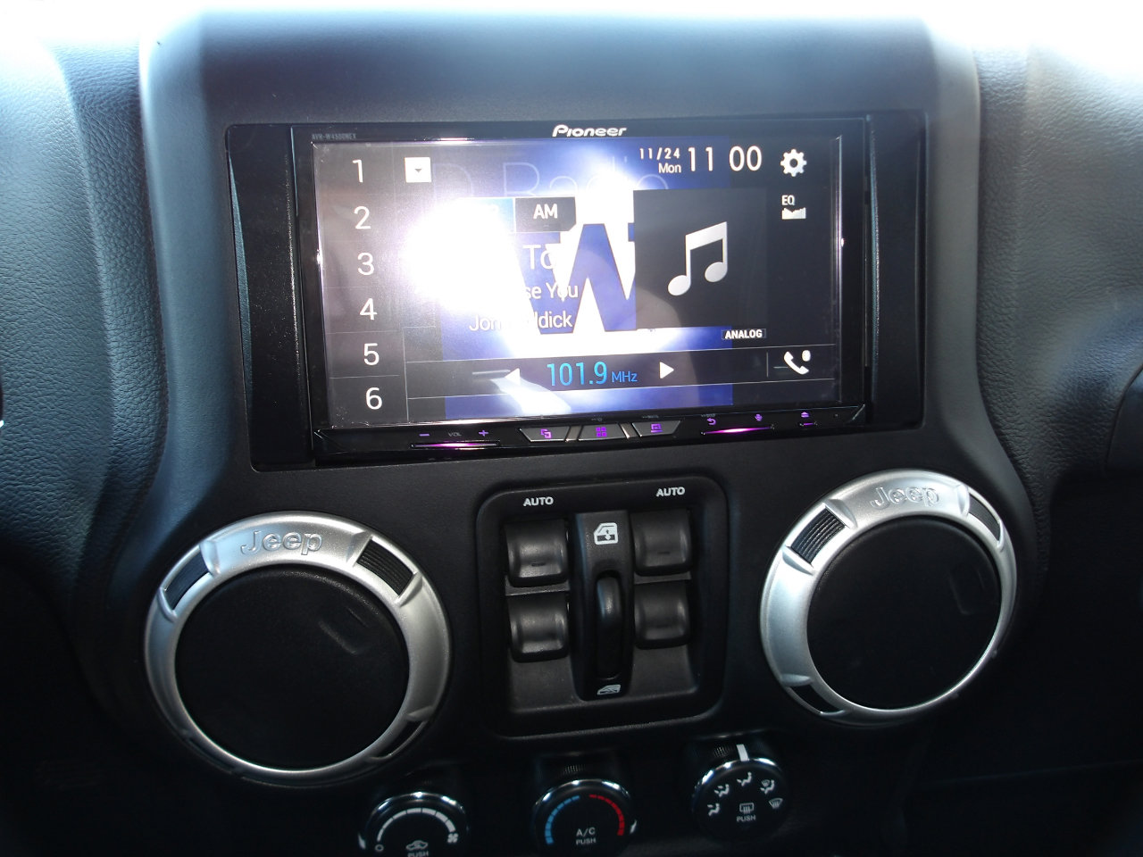 Used 2018 Jeep Wrangler Unlimited Sahara image 18