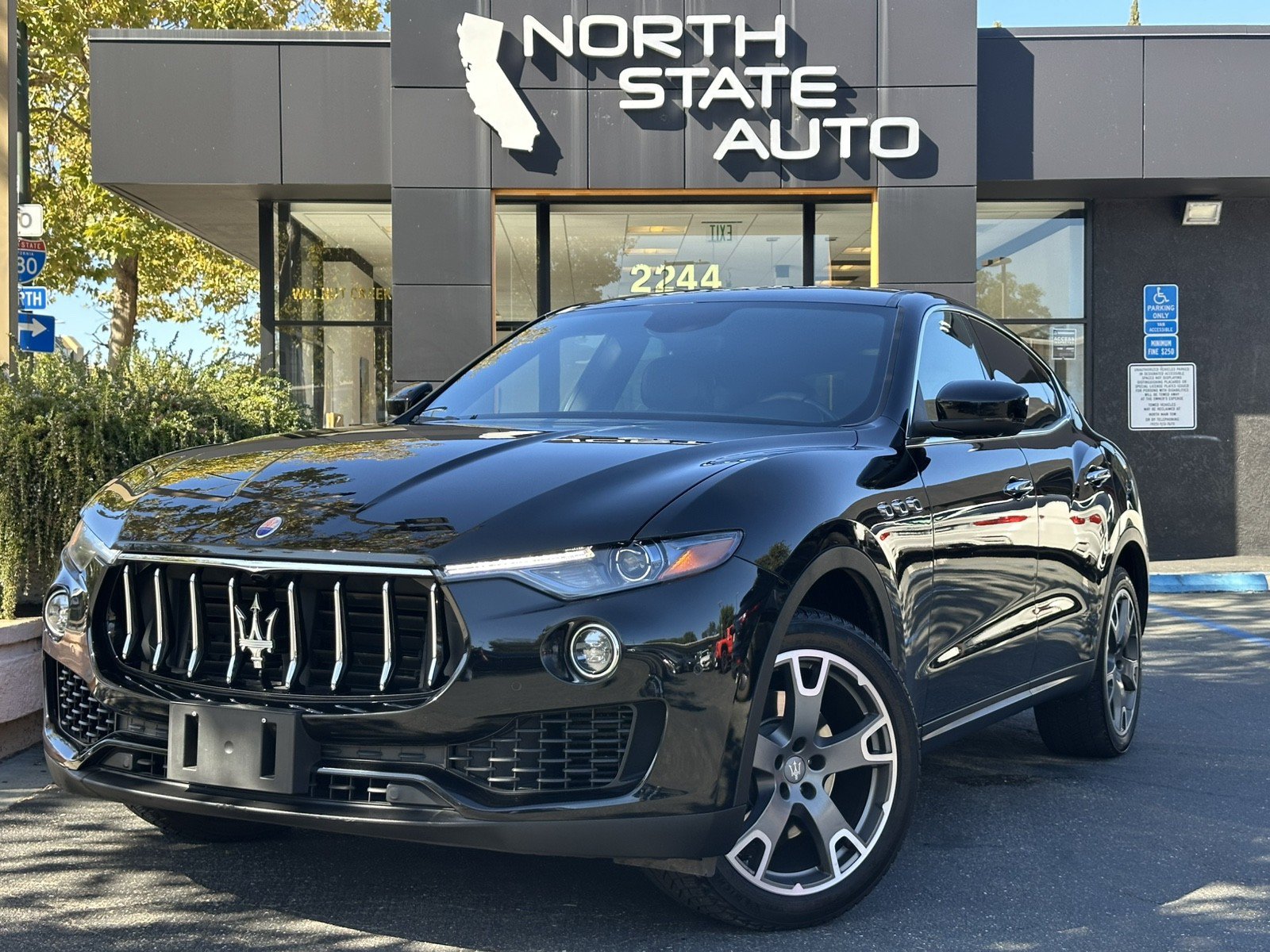 Used 2018 Maserati Levante AWD/4WD image 2