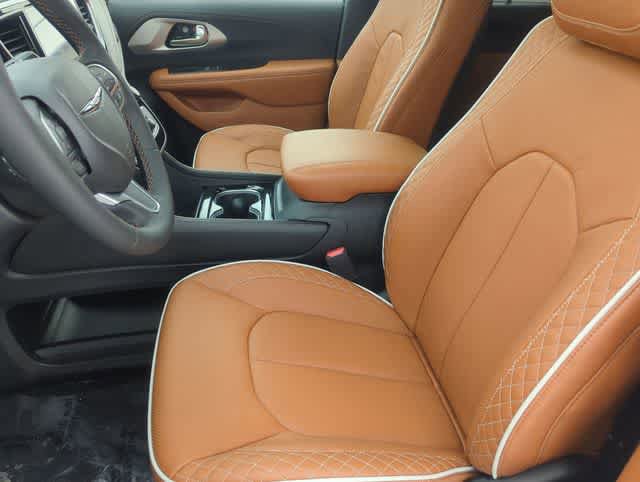 New 2026 Chrysler Pacifica Pinnacle image 16